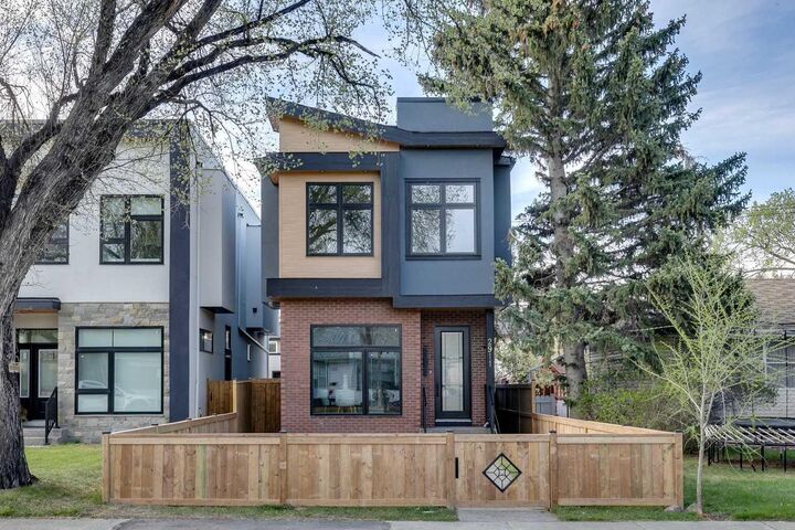 Property Photo:  2911 4 Avenue NW  AB T2N 0R4 