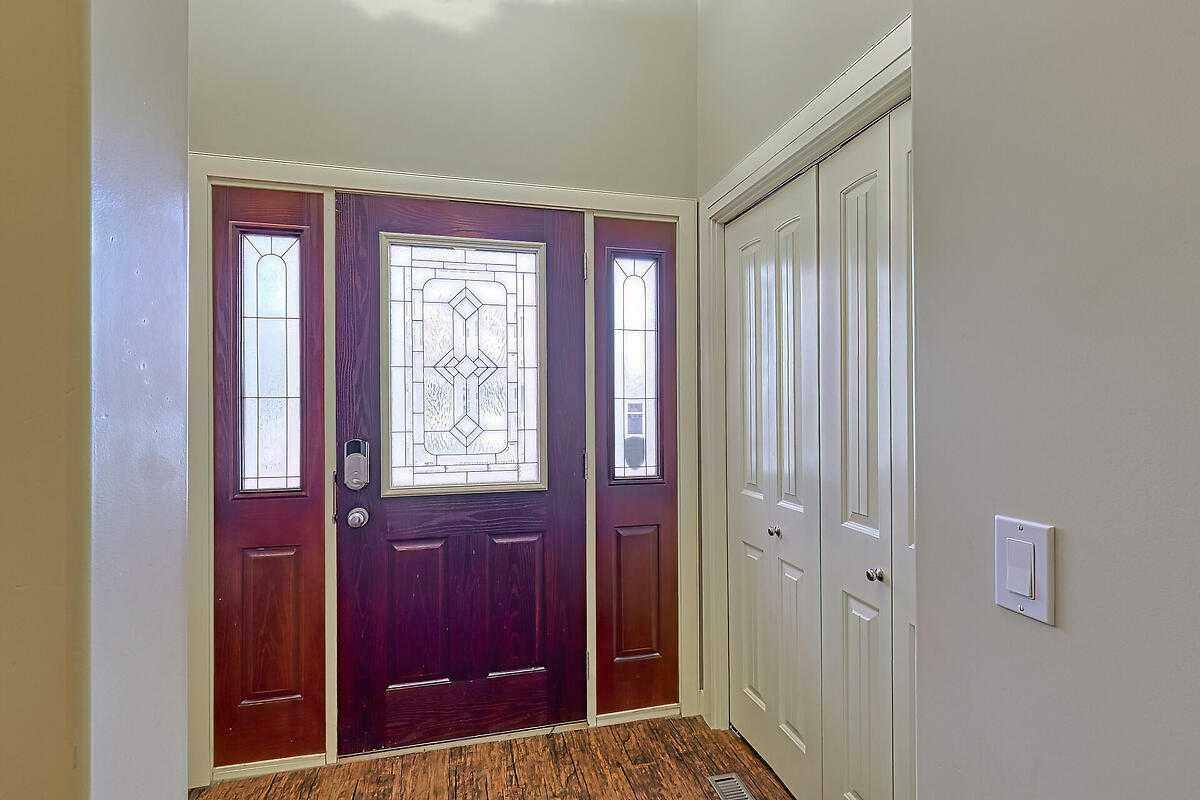 Property Photo: 709 Hampshire Way NE AB T1V 0B2