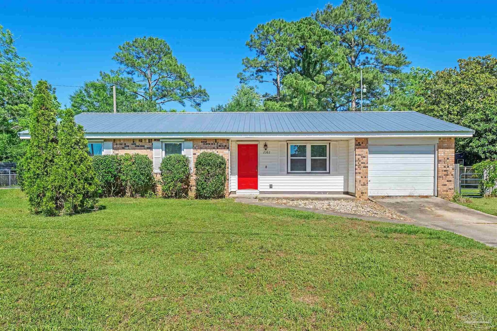 Property Photo: 2382 Ryale Rd FL 32533