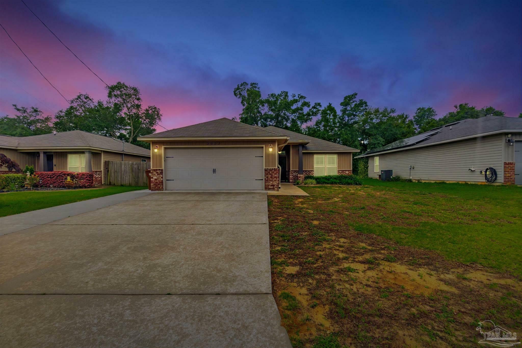 Property Photo: 5853 Fairlands Rd FL 32583