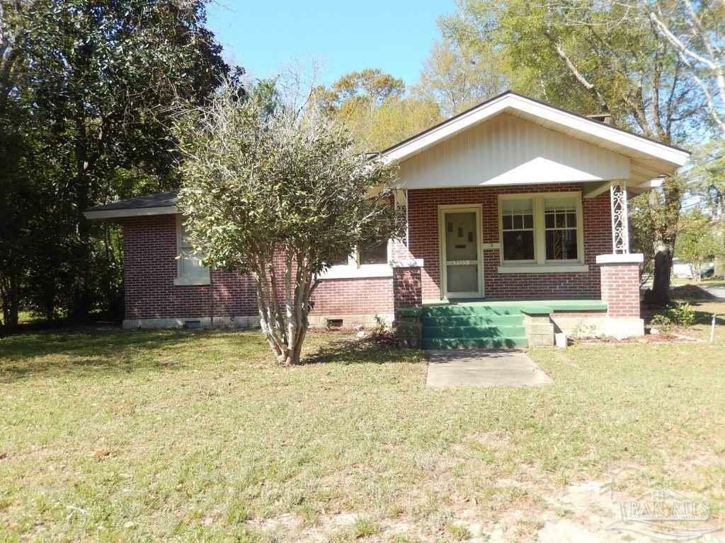 Property Photo: 2323 N 17th Ave FL 32503