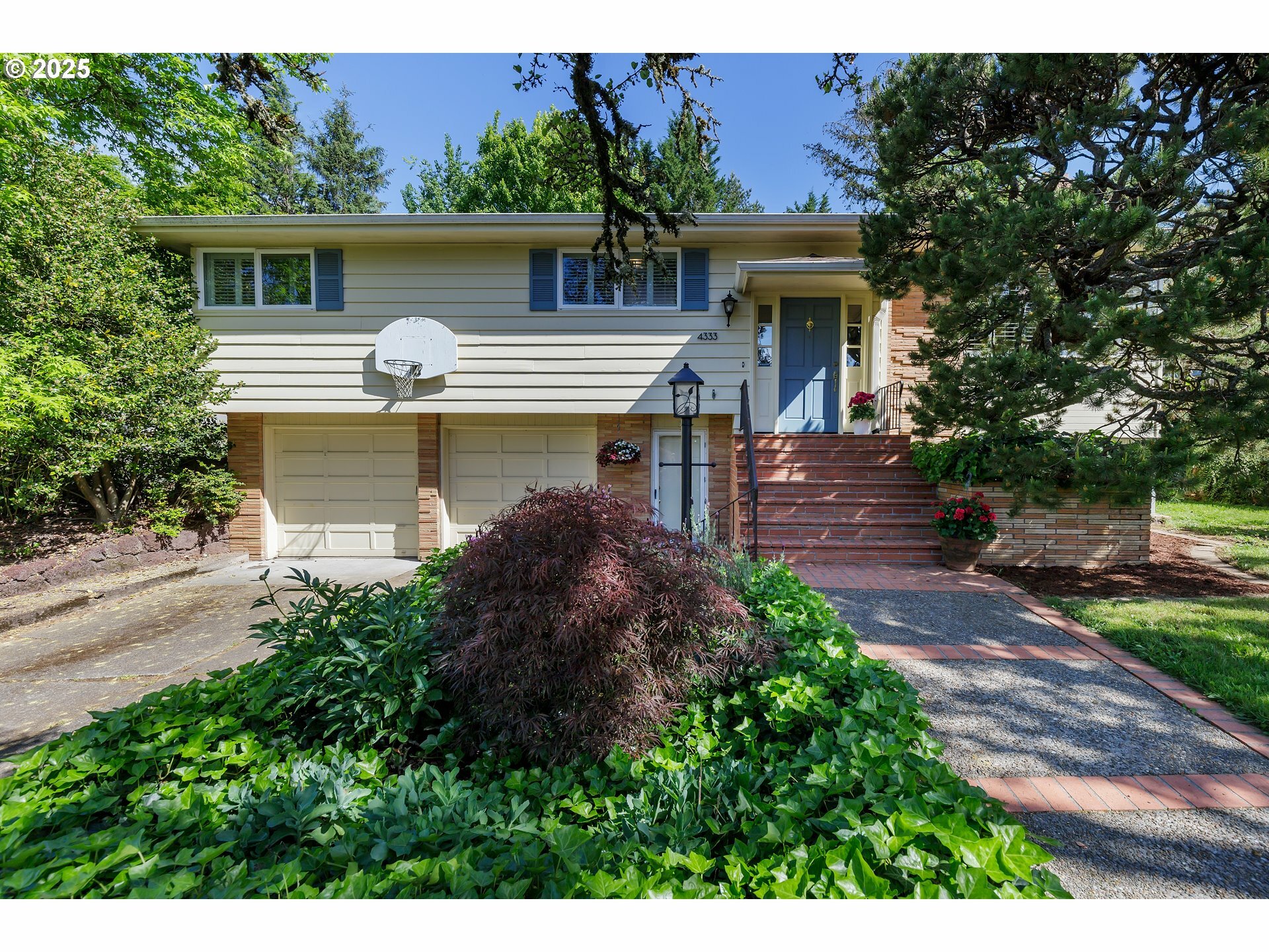 Property Photo: 4333 SW Iowa St OR 97221
