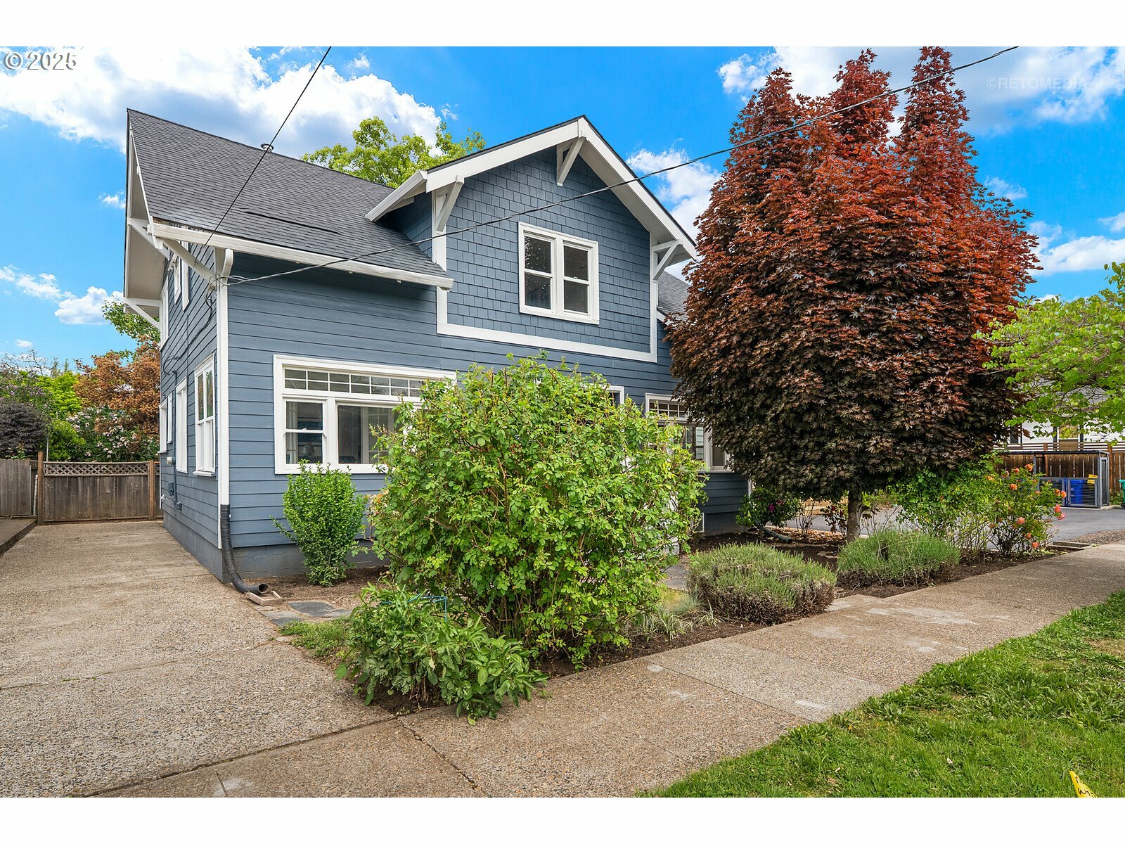 Property Photo: 5125 NE Davis St OR 97213