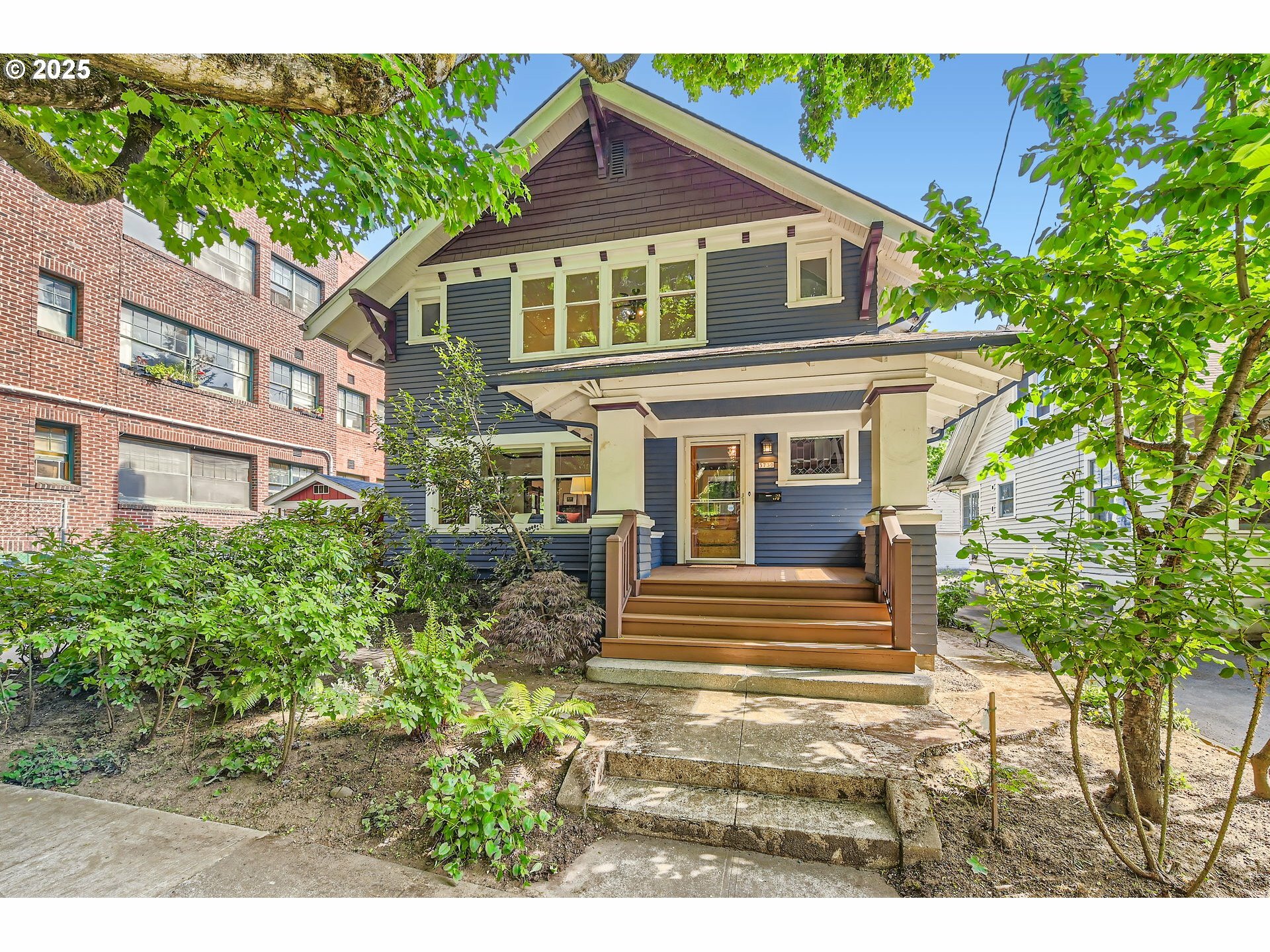 Property Photo: 3730 SE Stark St OR 97214