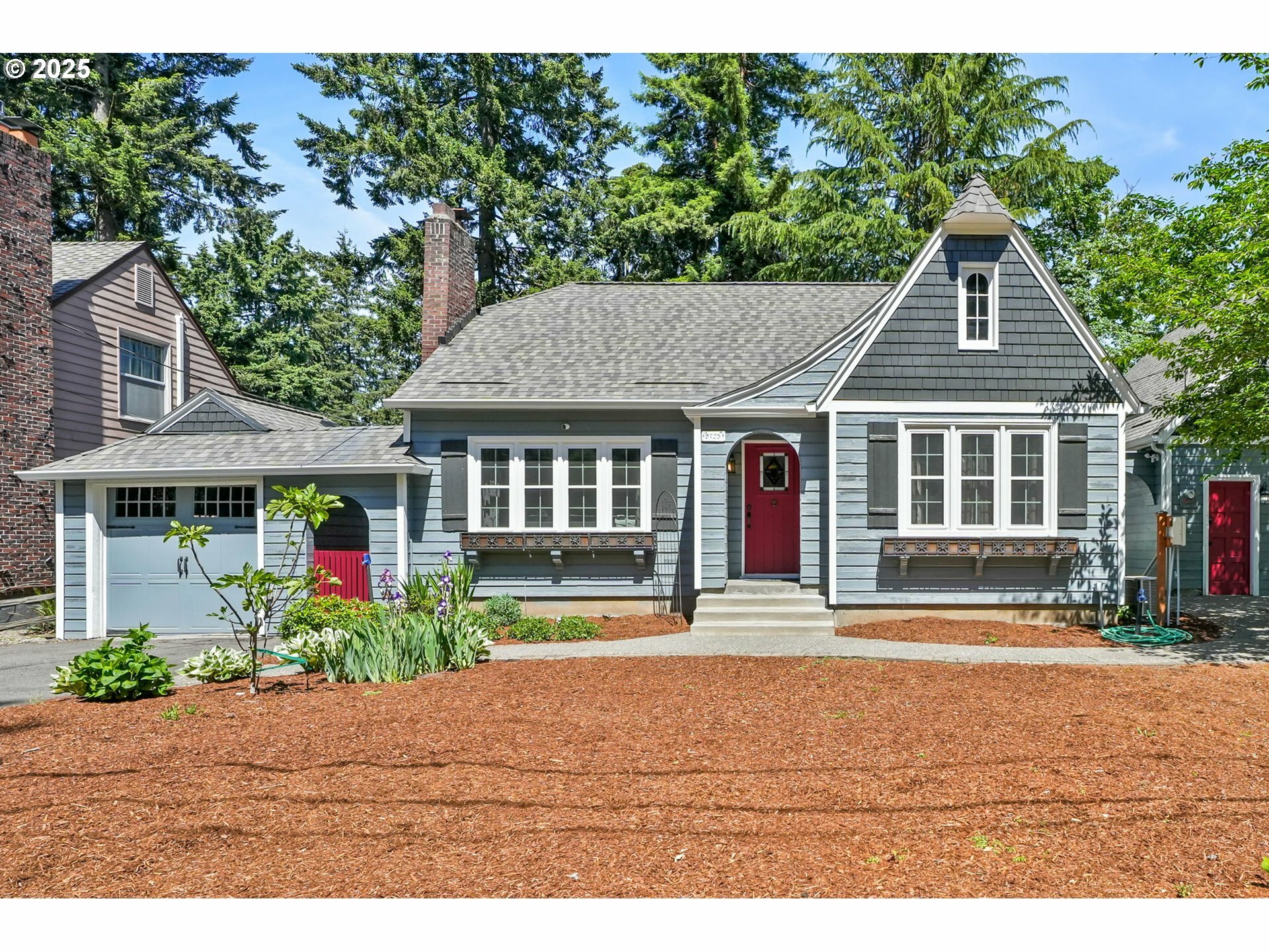9725 NE Shaver St  Portland OR 97220 photo