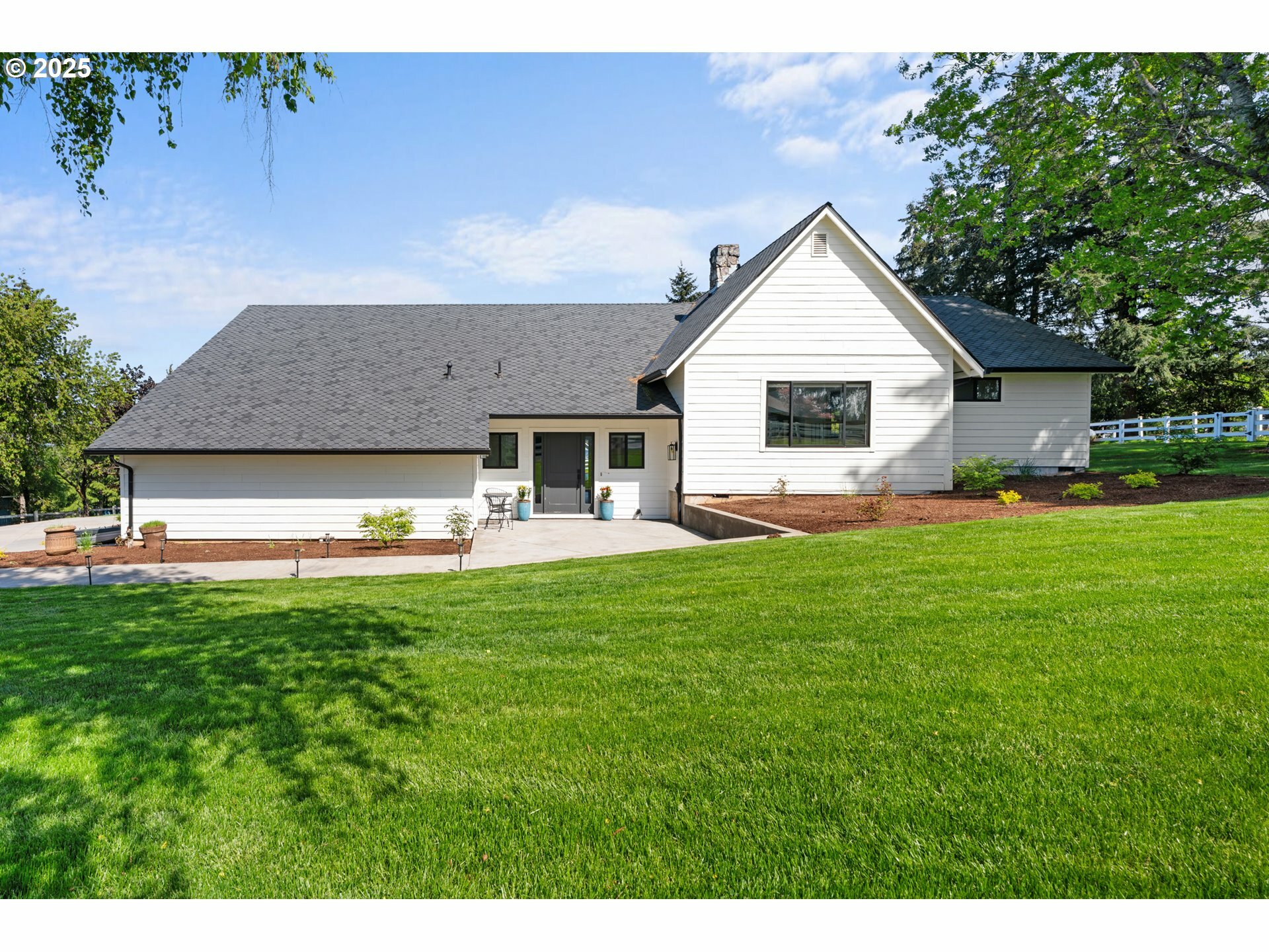 Property Photo: 17810 S Canter Ln OR 97045