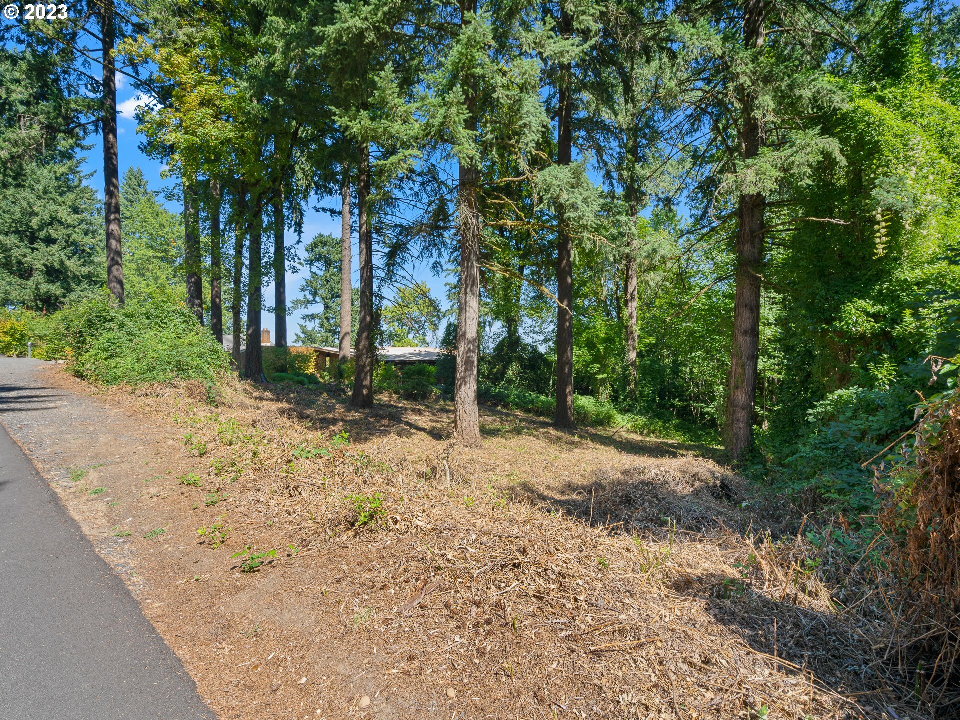 Property Photo: 11000 S Collina Ave OR 97219