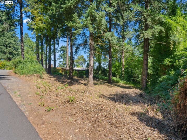 Property Photo: 11000 S Collina Ave OR 97219