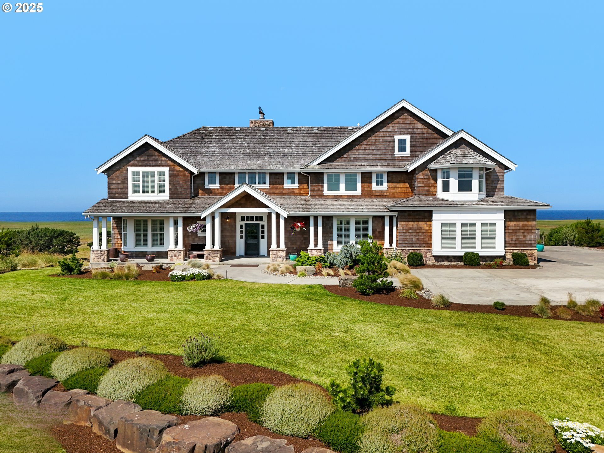 Property Photo: 89062 Pinehurst Rd OR 97138