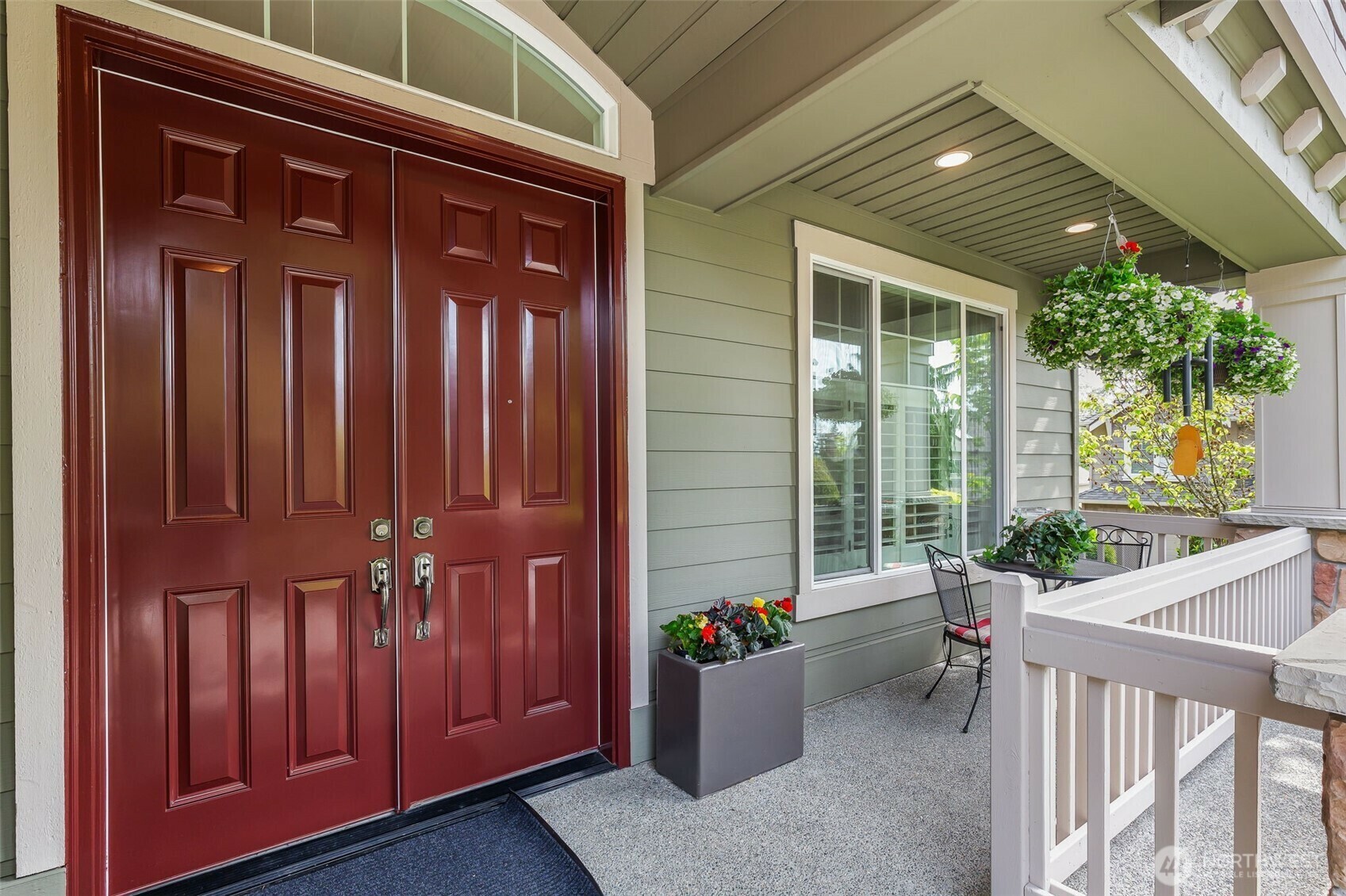 Property Photo: 16653 SE 69th Way WA 98006