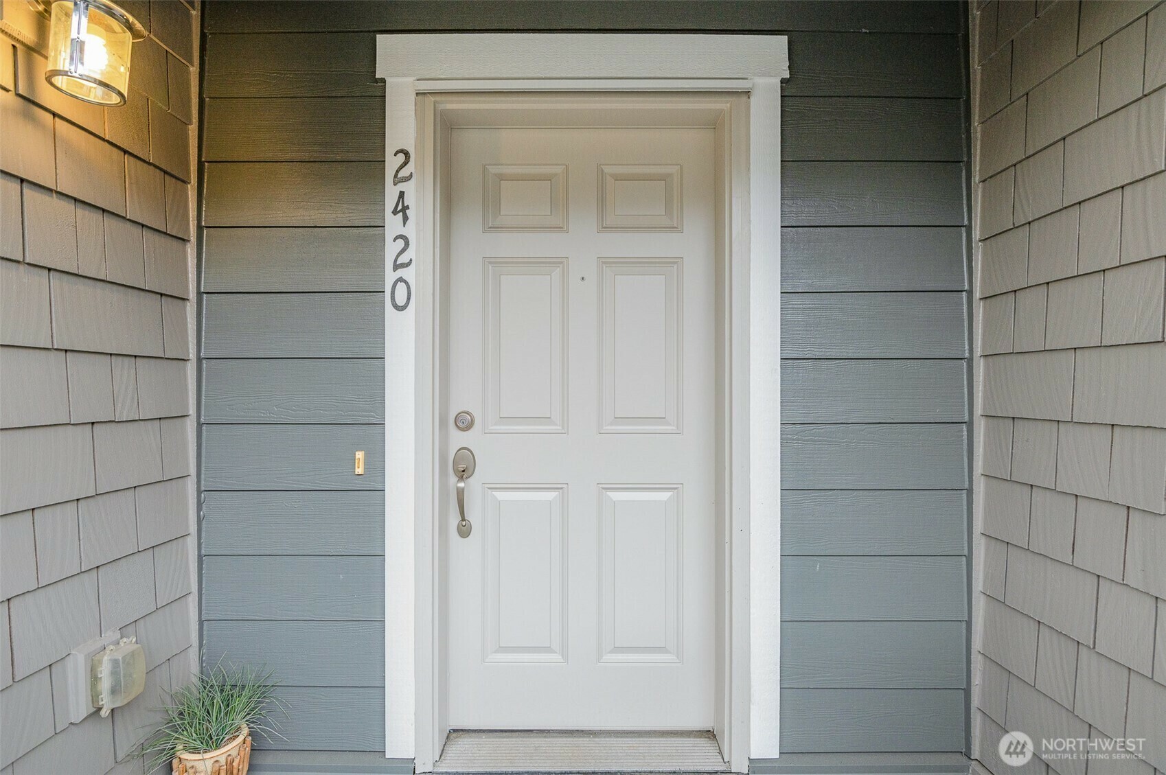 Property Photo: 2420 NE Park Drive WA 98029