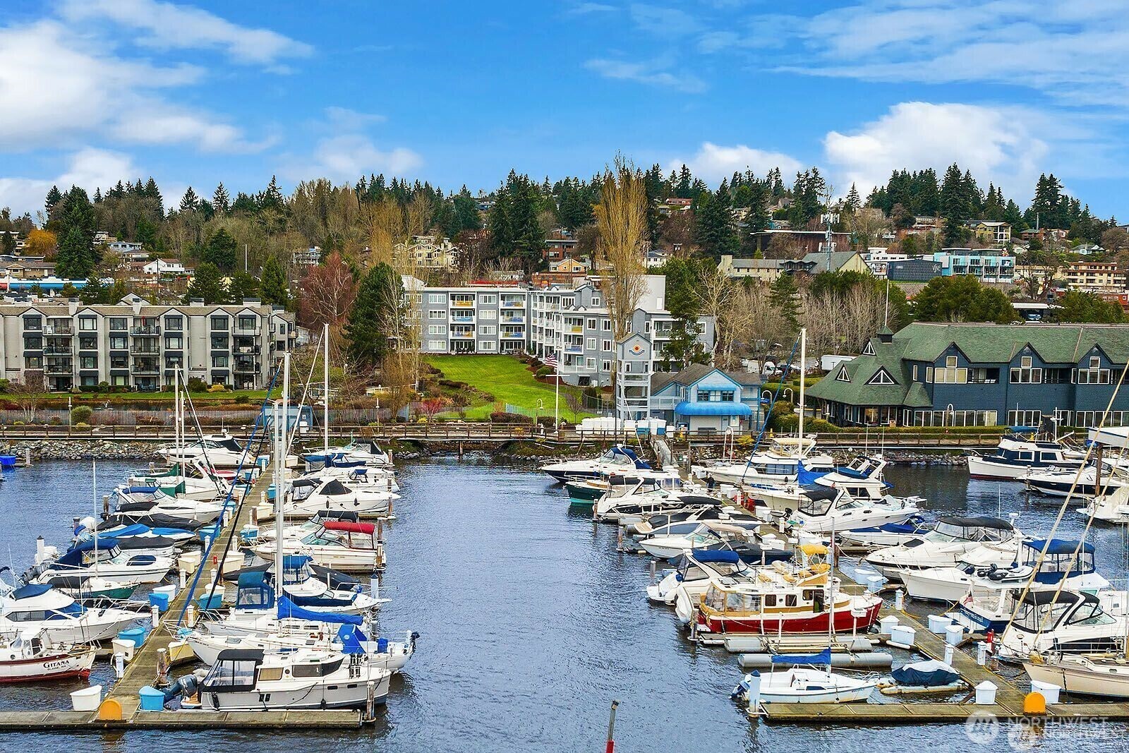 Property Photo: 6125 NE 175th Street N101 WA 98028