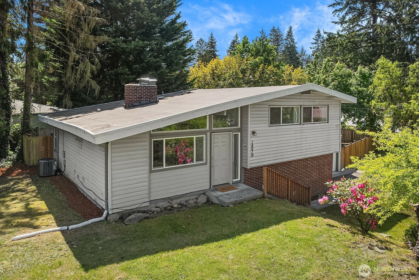 Property Photo: 14619 SE Eastgate Drive WA 98006