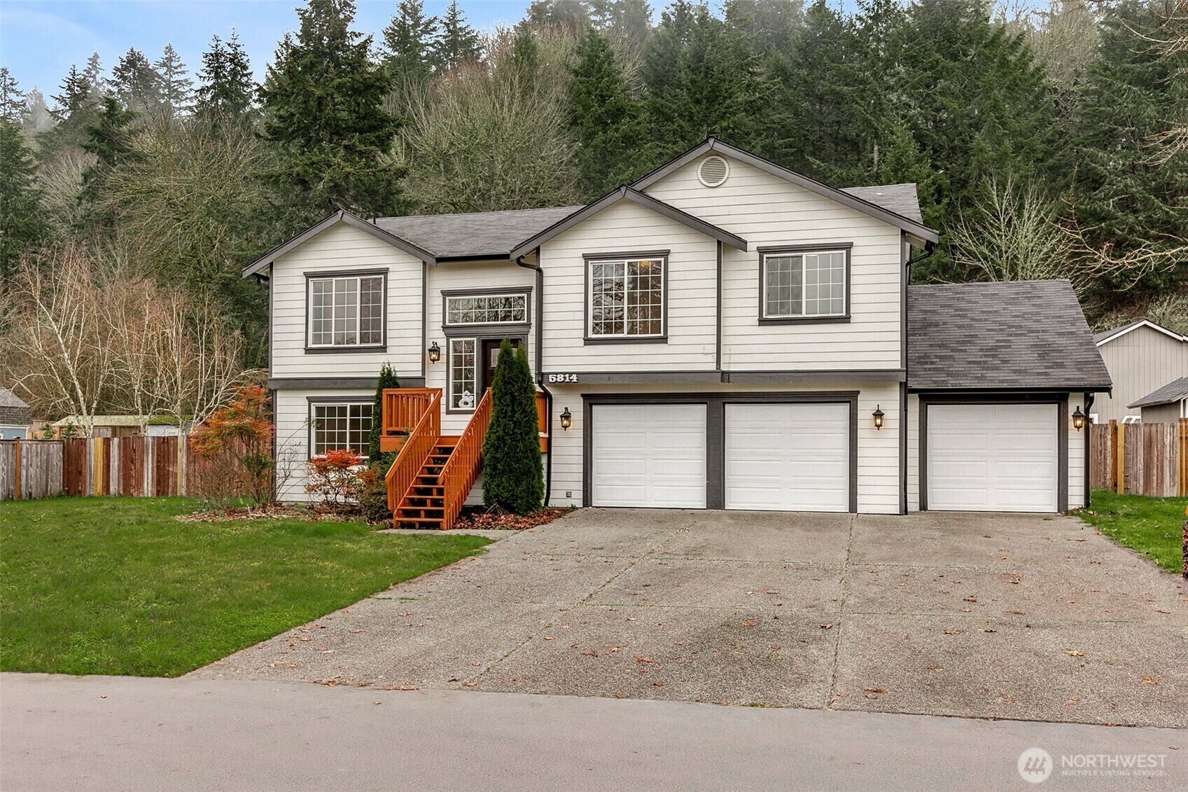 Property Photo: 5814 Braywood Lane SE WA 98513