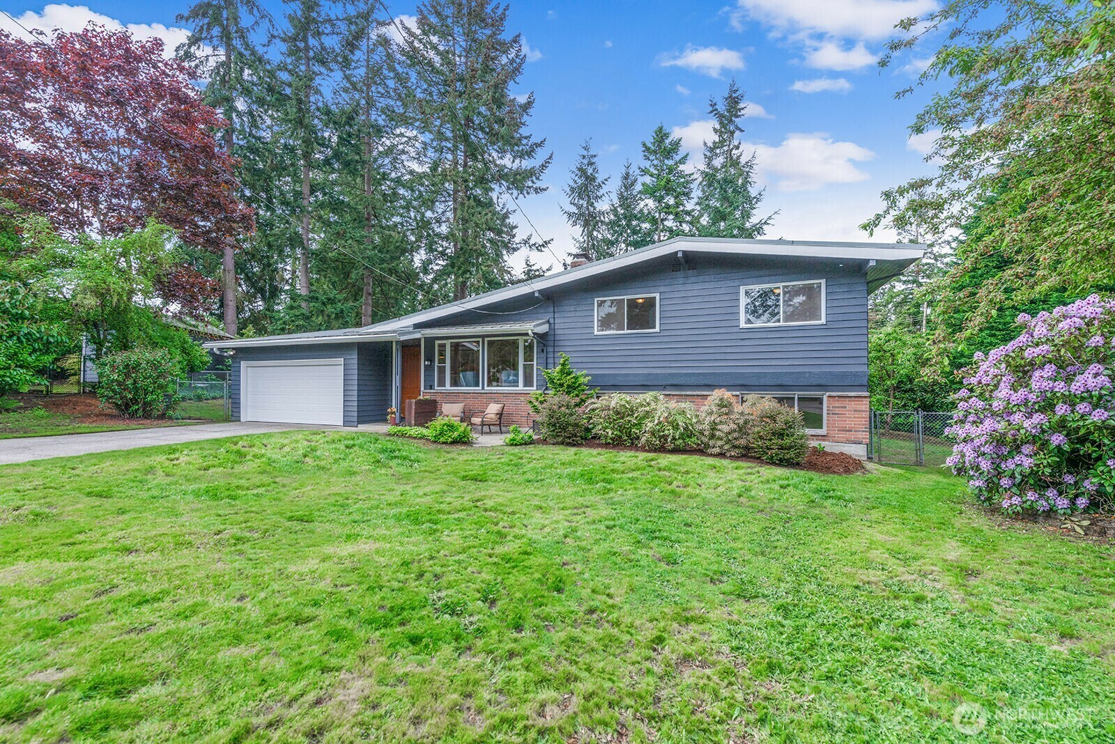 Property Photo: 12235 SE 62nd Street WA 98006