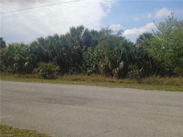 Property Photo: 2605 N Hanna Avenue FL 33971