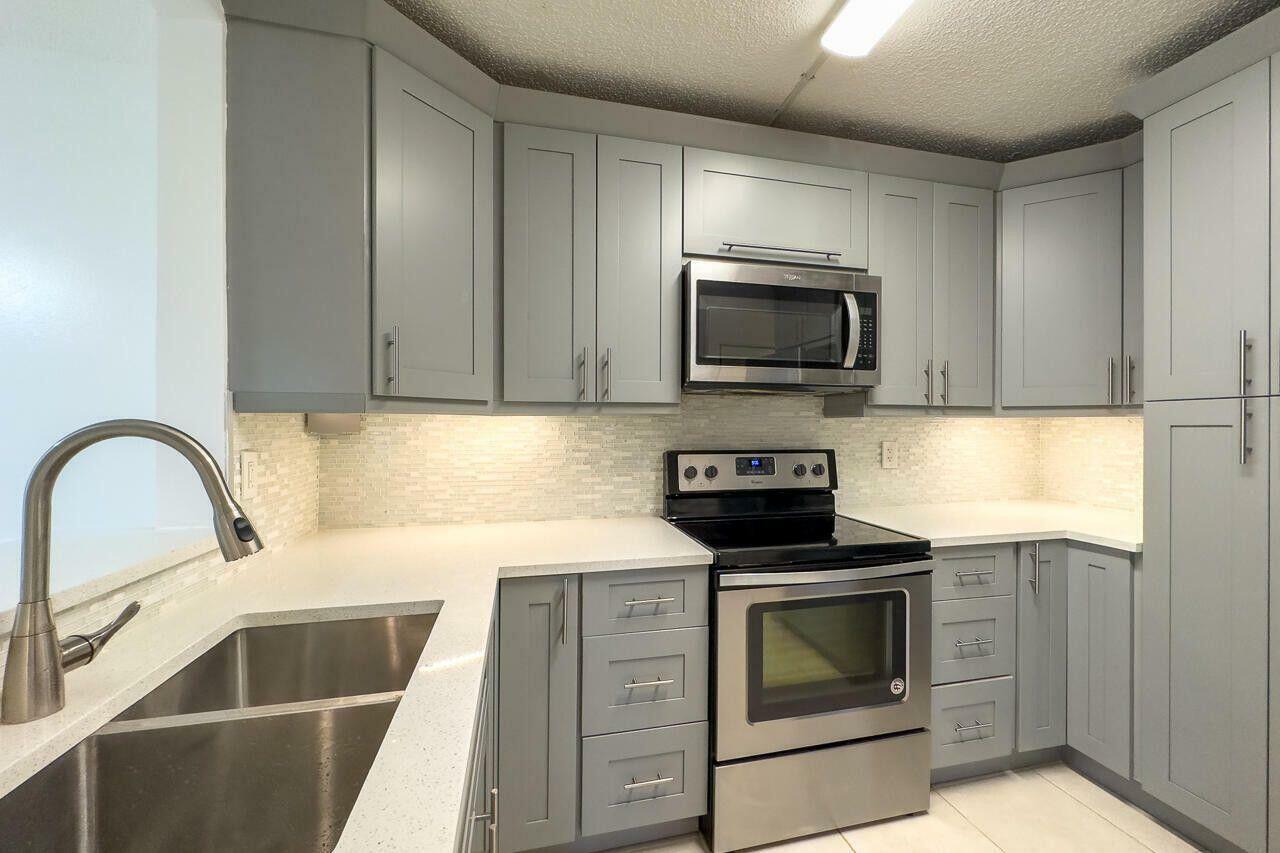 Property Photo: 6299 Chasewood Dr D FL 33458