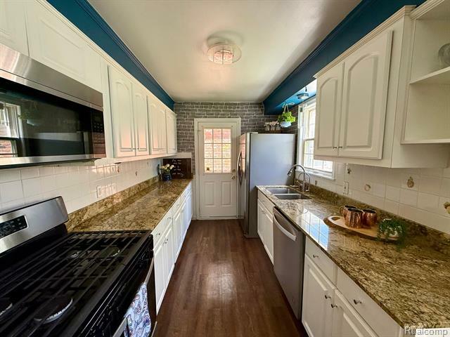 Property Photo: 6861 N Clunbury Road MI 48322