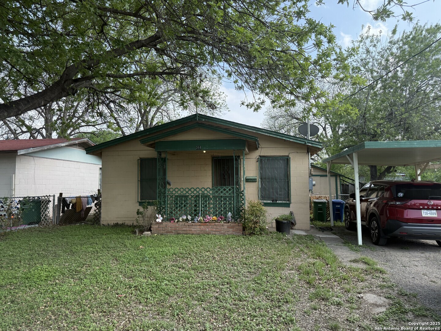 Property Photo: 318 Uvalde TX 78210
