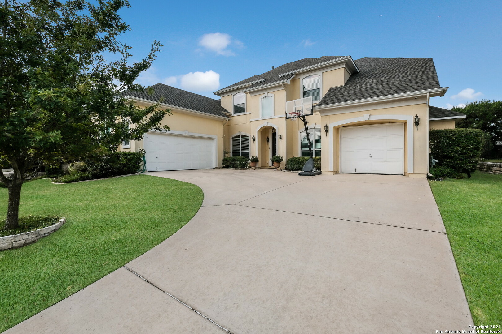 18211 Branson Falls  San Antonio TX 78255 photo