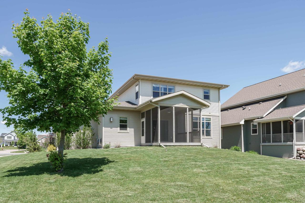 Property Photo:  9919 Bronze Leaf Lane  WI 53562 