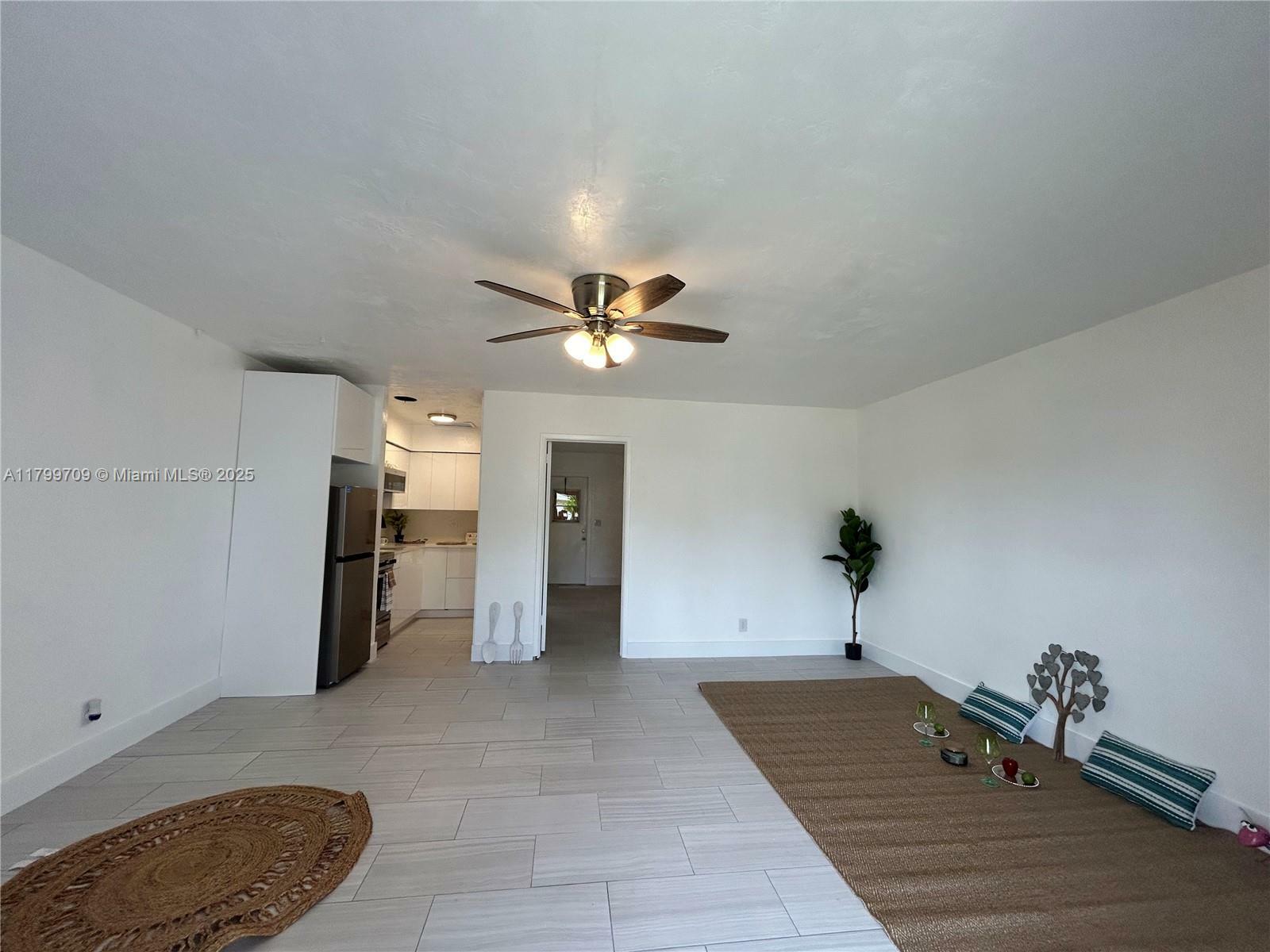 Property Photo: 2901 Polk St 10 FL 33020