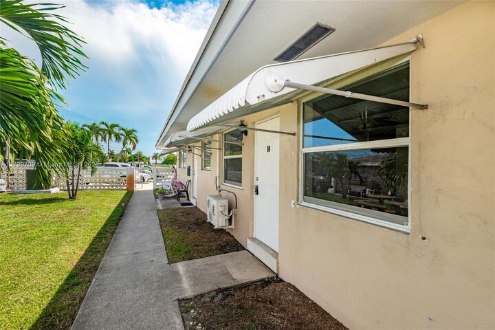 Property Photo: 2901 Polk St 10 FL 33020