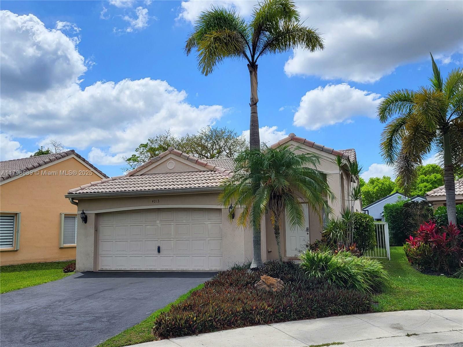Property Photo: 4013 Pine Ridge Ln FL 33331