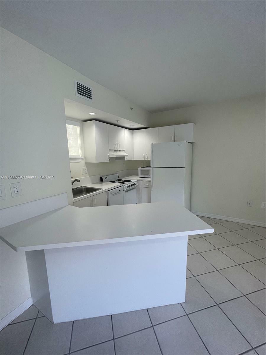 Property Photo: 3090 Bird Ave 202 FL 33133