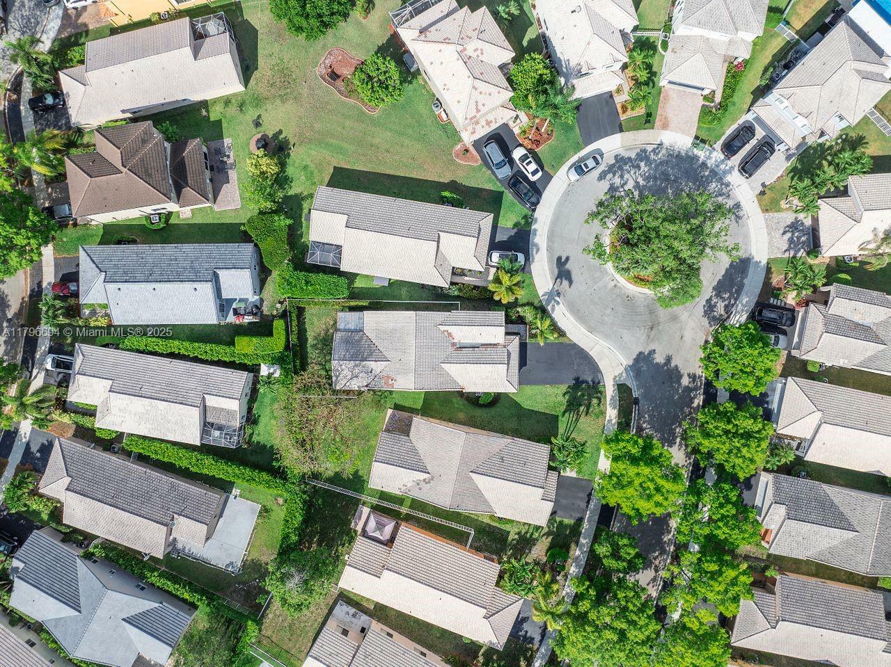 Property Photo: 4013 Pine Ridge Ln FL 33331