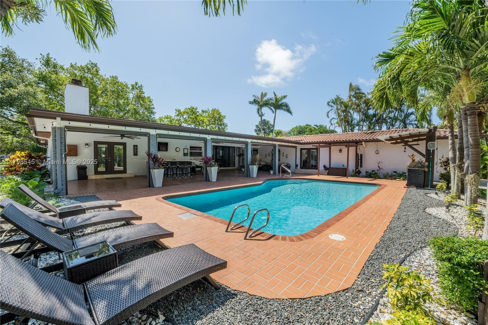 Property Photo: 17514 SW 82nd Ct FL 33157