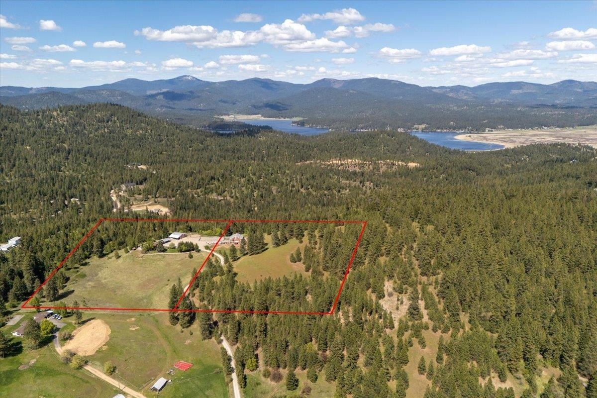 Property Photo: 9305 N Harvard Rd WA 99025