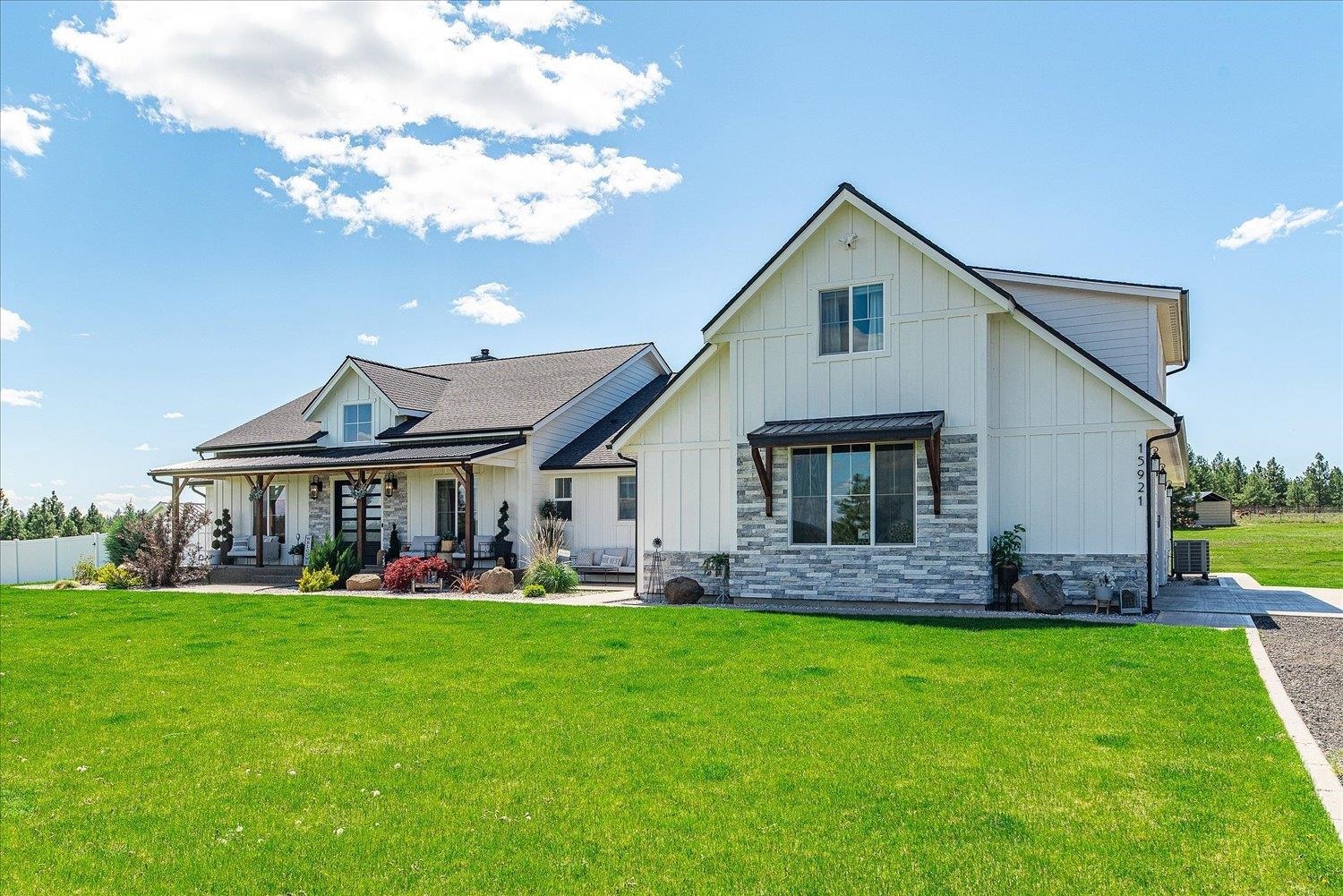 Property Photo: 15921 W Four Mound Rd WA 99026