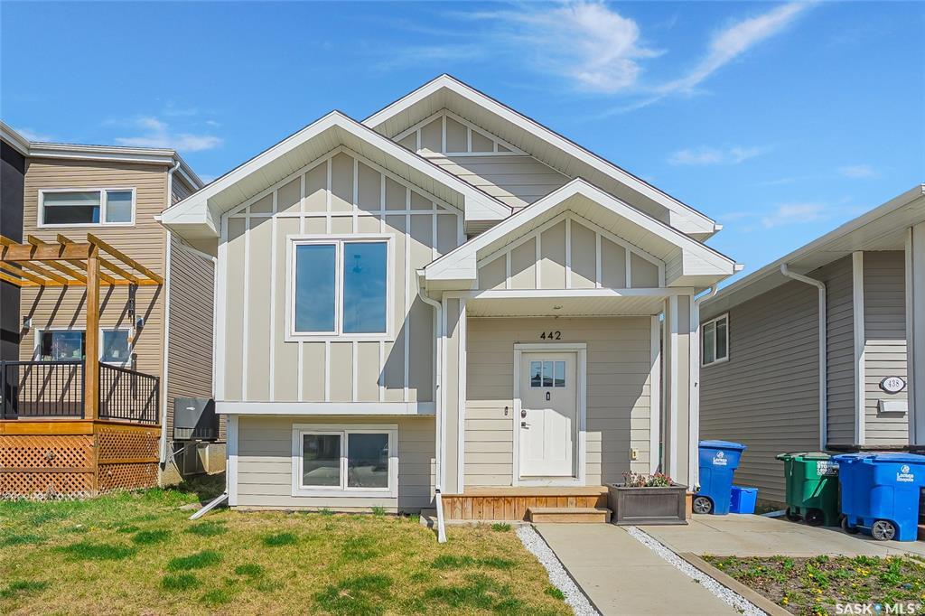 Property Photo: 442 Bentley Court SK S7L 6L3