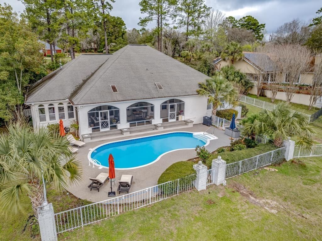 Property Photo: 909 Summerbrooke Drive FL 32312
