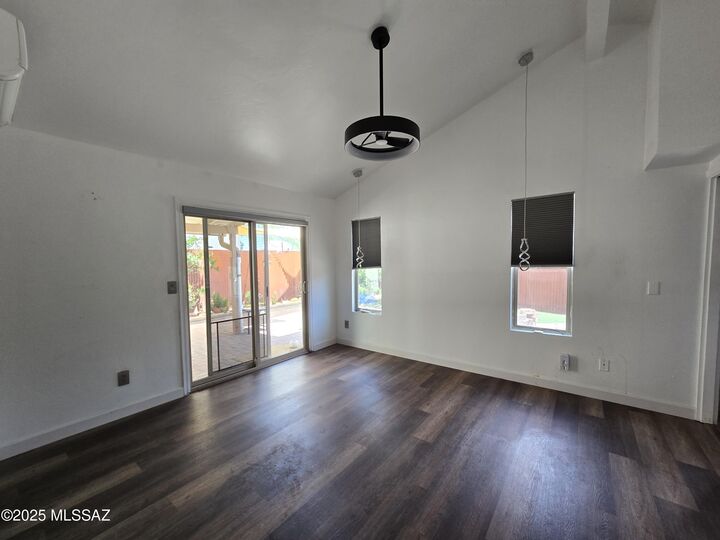 Property Photo:  2802 W Carnation Place  AZ 85745 