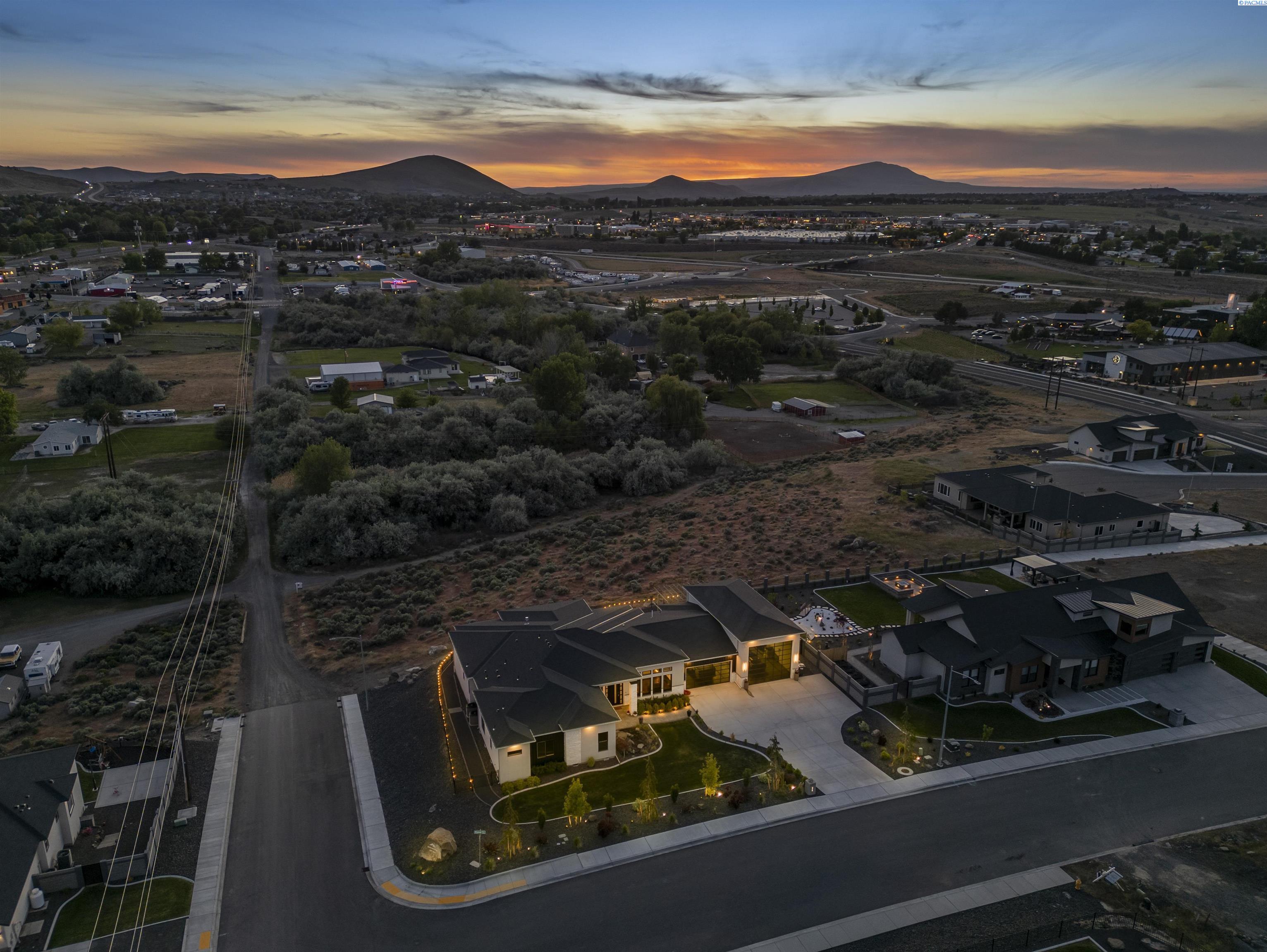 Property Photo: 975 Rieve Court WA 99352