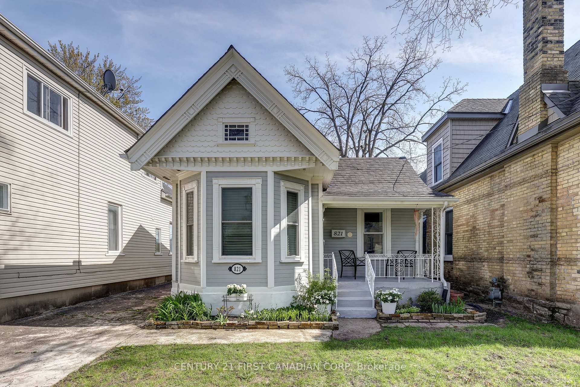 Property Photo: 821 Queens Avenue ON N5W 3H7
