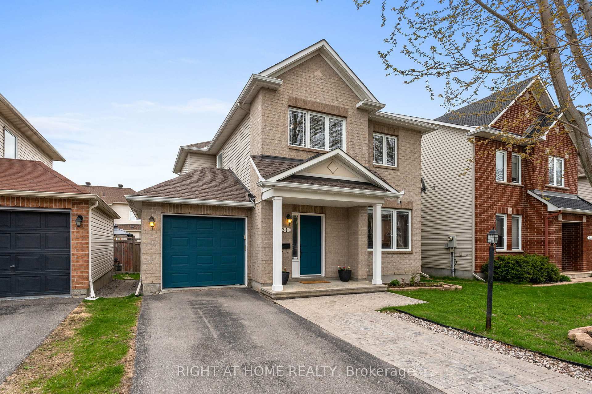 Photo de la propriété: 61 Sunvale Way ON K2G 6X7