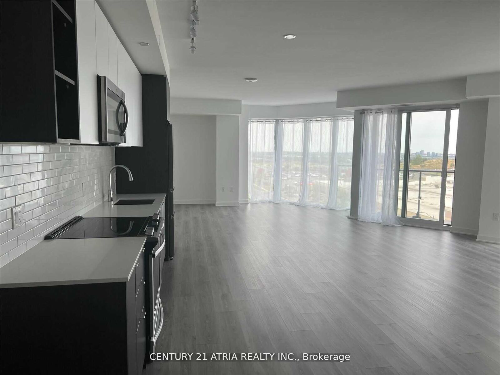Photo de la propriété: 100 Eagle Rock Way S 605 ON L6A 5A7