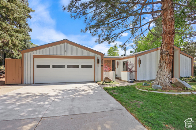Property Photo: 3570 E Summerhill Dr UT 84121