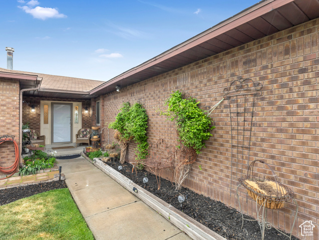 Property Photo: 1737 E Sunrise Park Dr UT 84093