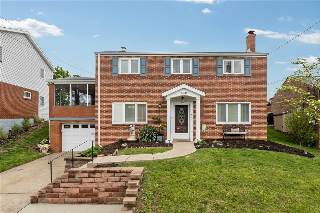 Property Photo: 1390 Cardinal Dr PA 15243