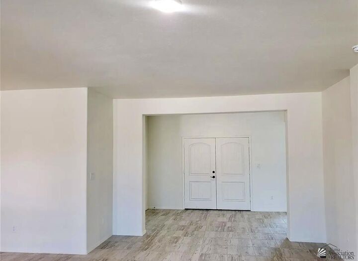 Property Photo: 5695 E 45 St AZ 85365