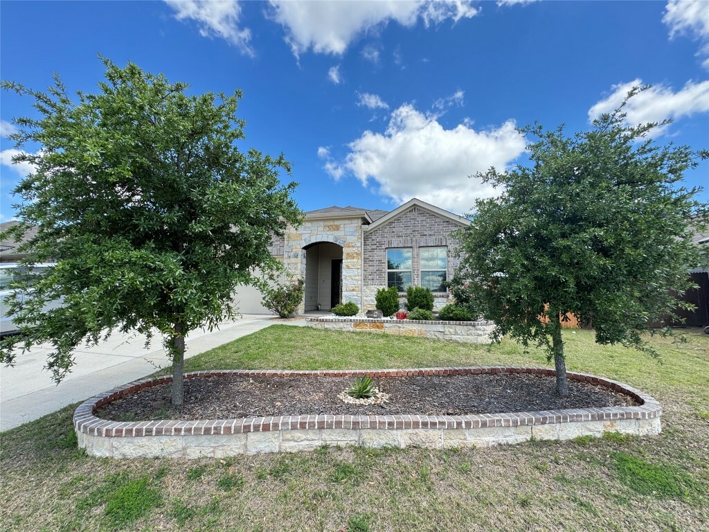 Property Photo: 105 Pearland Street TX 78634