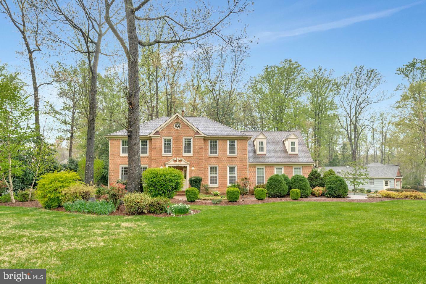 Property Photo: 7110 Park Point Court VA 22039