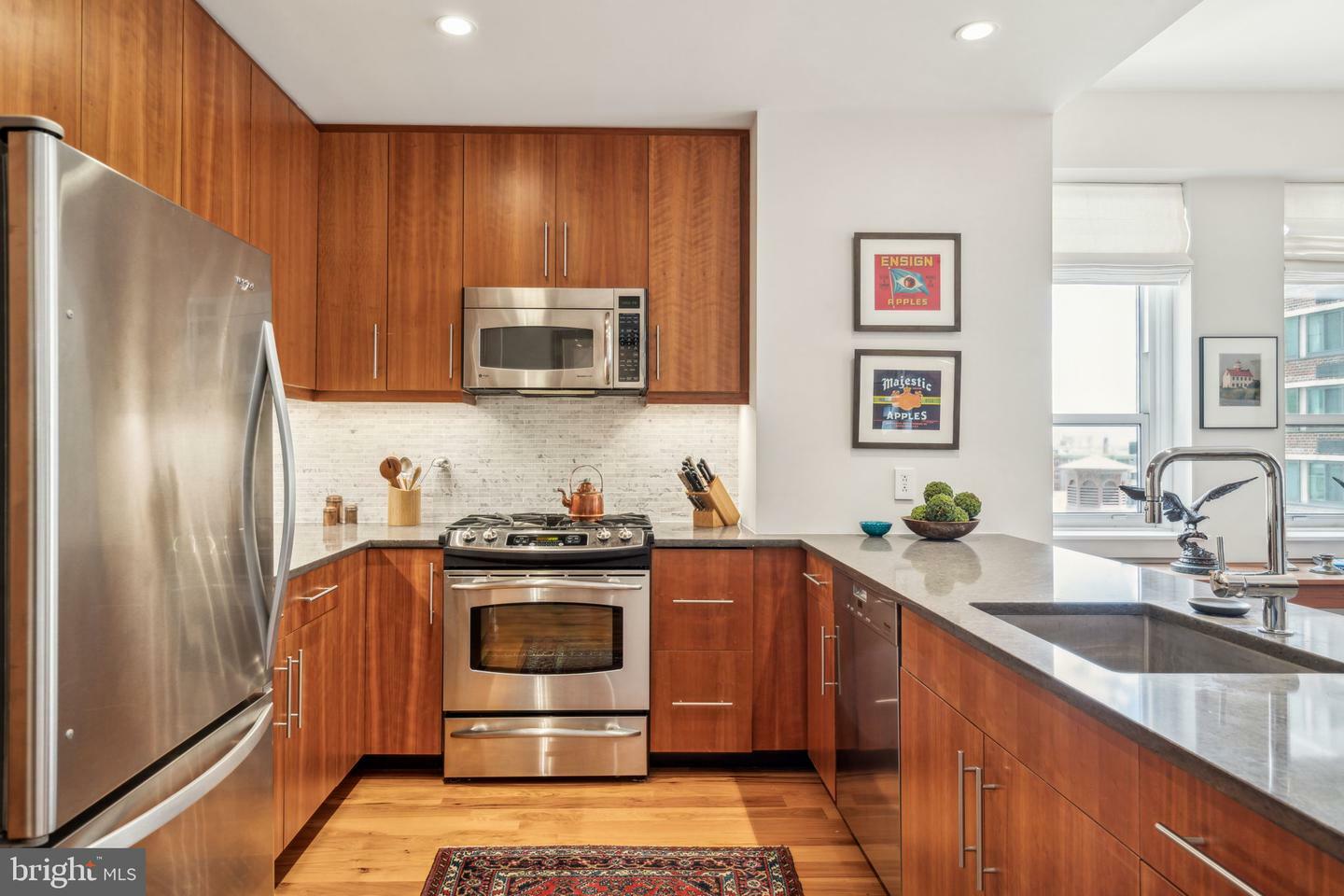 Property Photo: 1425 Locust Street 10C PA 19102