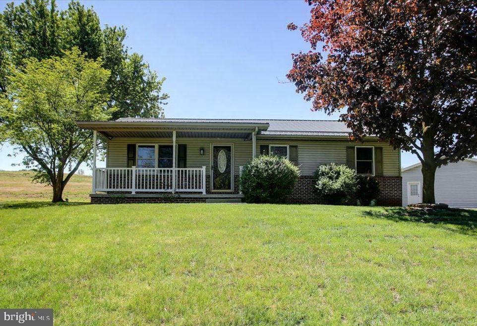 Property Photo: 1534 Meadow Green Lane PA 17202