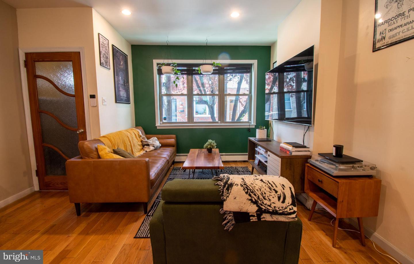 1637 S Iseminger Street  Philadelphia PA 19148 photo