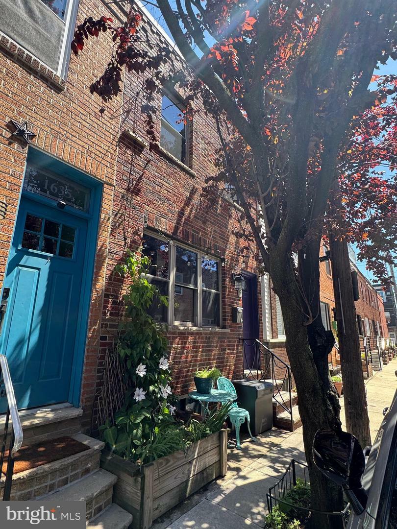 Property Photo: 1637 S Iseminger Street PA 19148